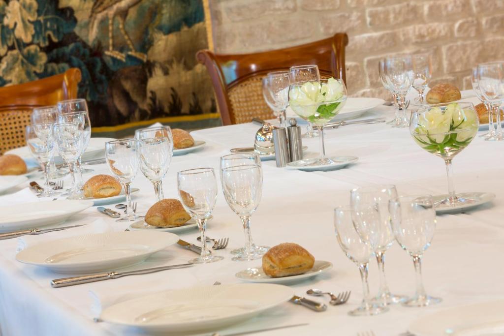 Hotel Restaurant Le Dauphin et Le Spa du Prieuré photo 2