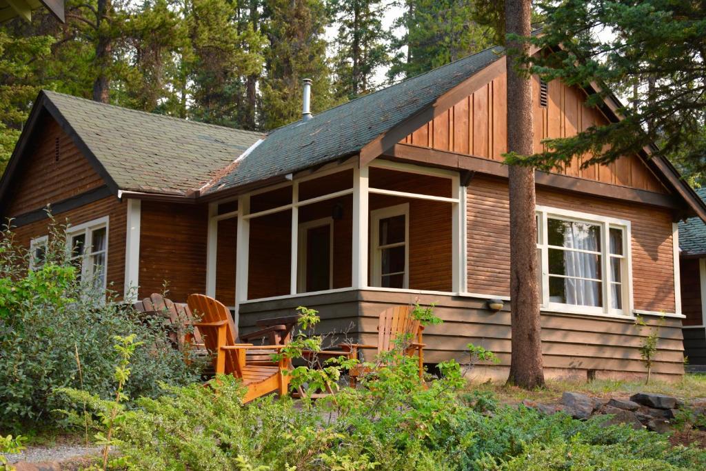 Johnston Canyon Lodge & Bungalows photo 3