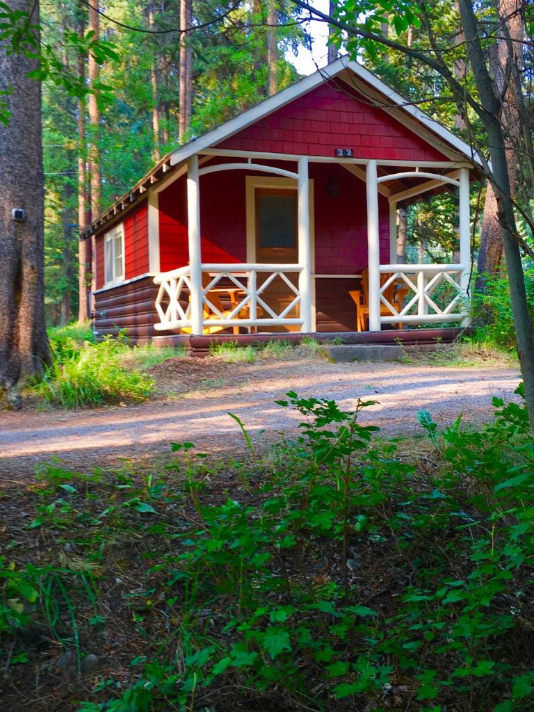 Johnston Canyon Lodge & Bungalows photo 2