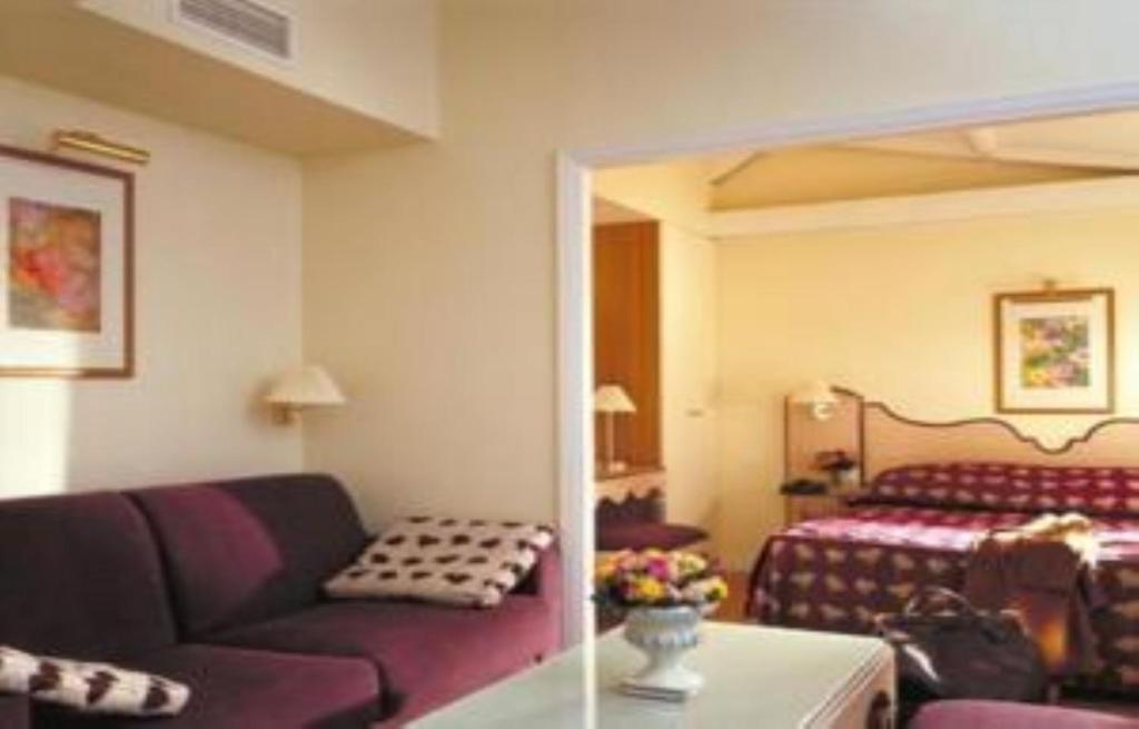 Сьюит (Люкс (для 3 взрослых)), Hotel Suites Unic Renoir Saint-Germain