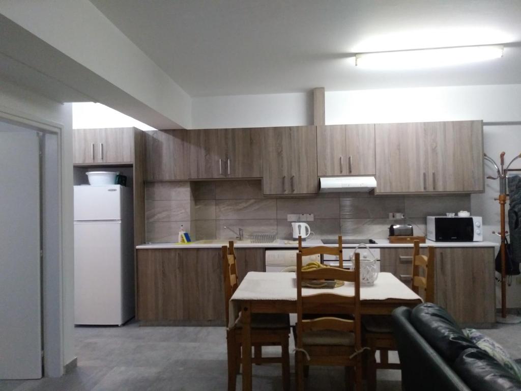 Adonis Apartment photo 2