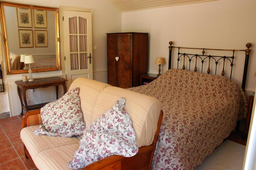 Le Logis du Pressoir Chambre d'Hotes Bed & Breakfast in beautiful 18th Century Estate in the heart of the Loire Valley with heated pool and extensive grounds photo 3