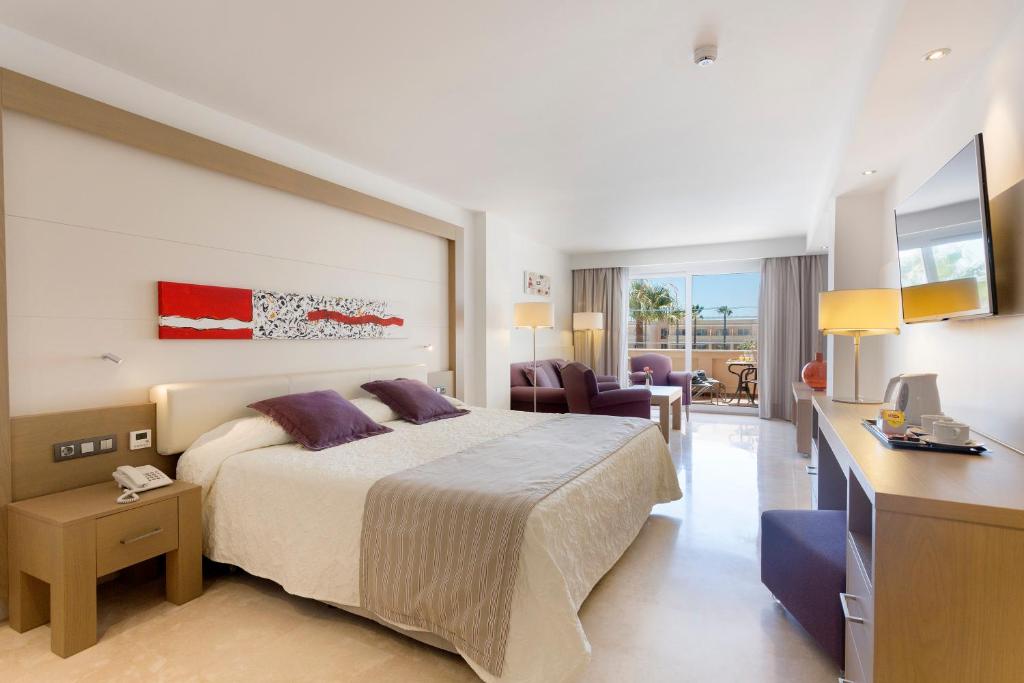 Hipotels Playa La Barrosa - Adults Only - Tap to explore photos