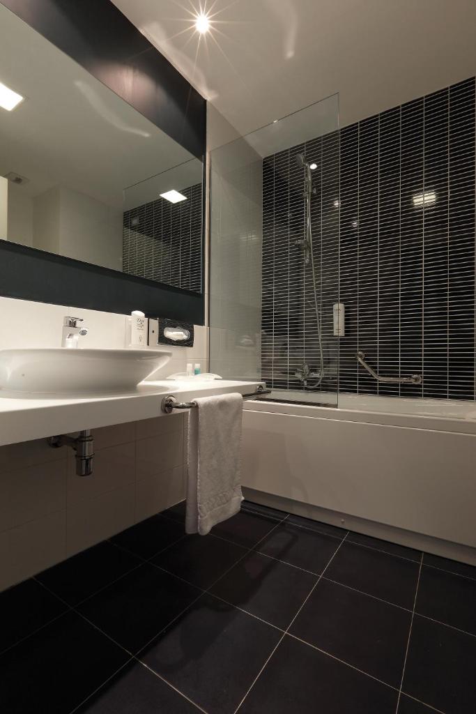 Holiday Inn Milan Nord Zara, an IHG Hotel photo 4
