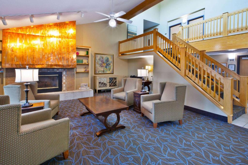 AmericInn by Wyndham Bay City photo 2
