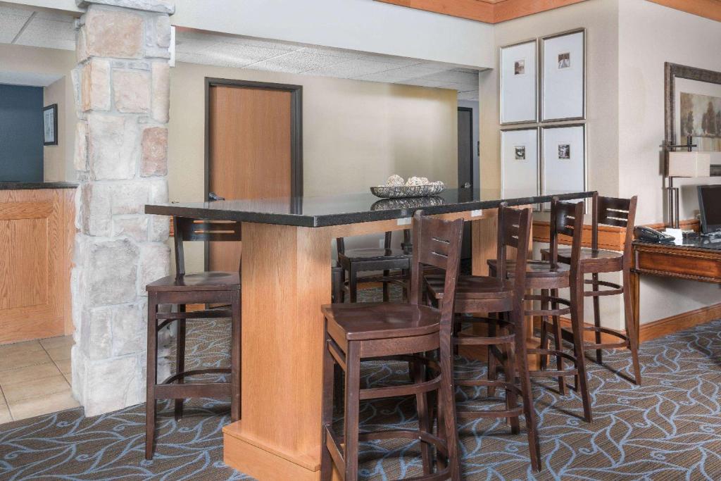 AmericInn by Wyndham Fort Dodge photo 4