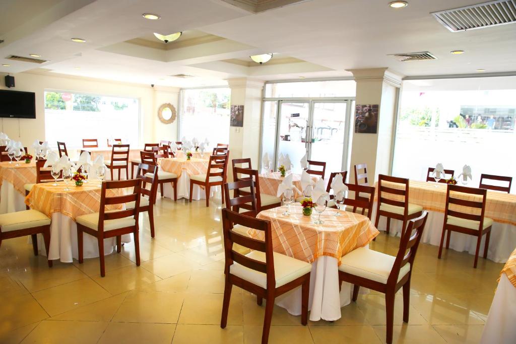 Hotel Los Jardines photo 2