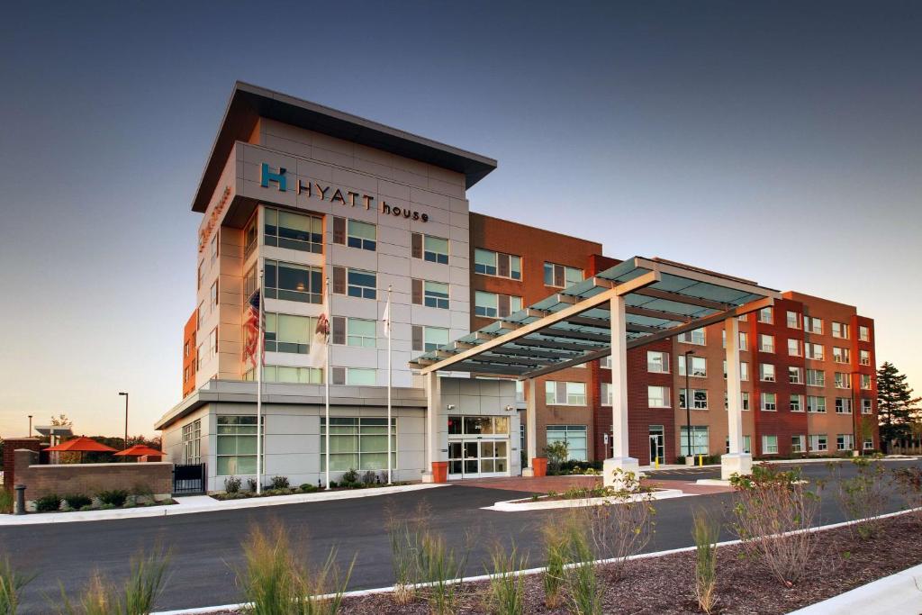Hyatt House Chicago Oak Brook image