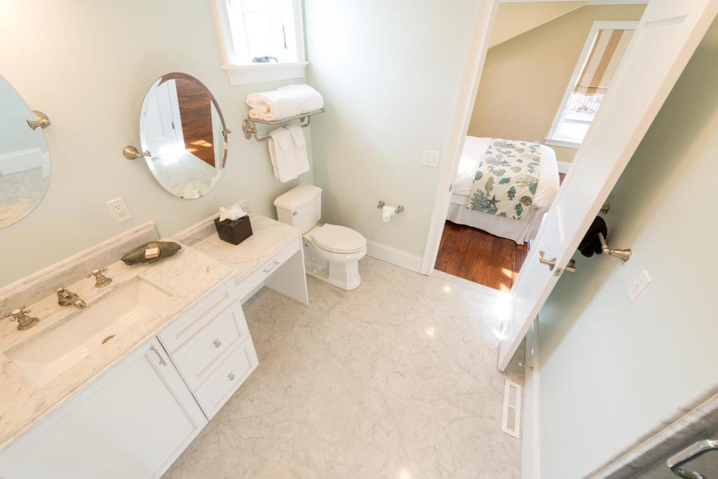 The Newport Lofts - 546 Thames Street