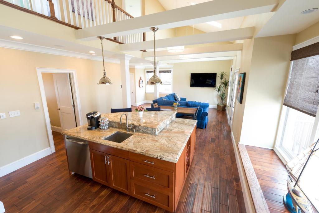 The Newport Lofts - 546 Thames Street photo 1