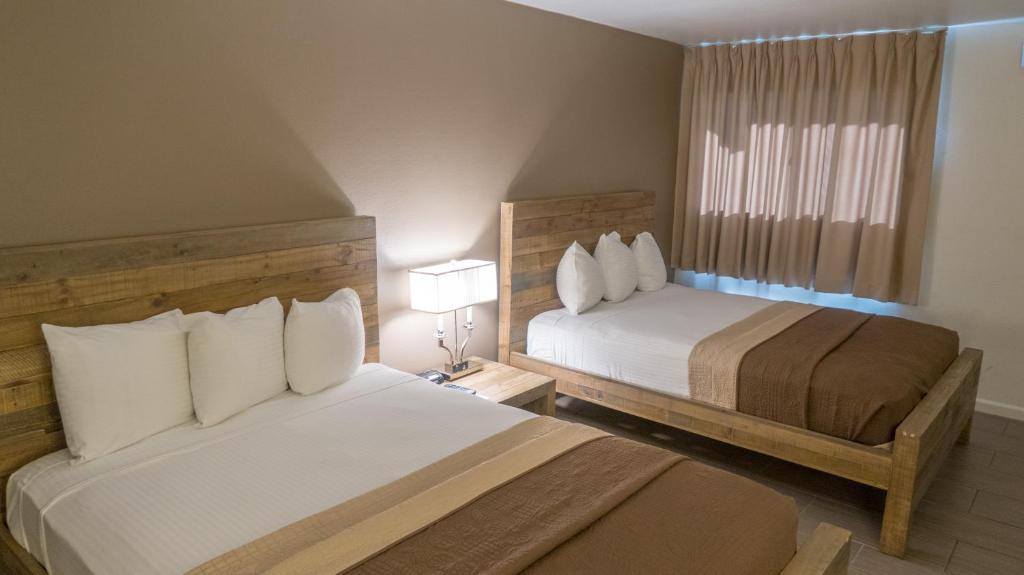 Двухместный (Стандартный номер с двумя кроватями размера «queen-size»), Thunderbird Boutique Hotel