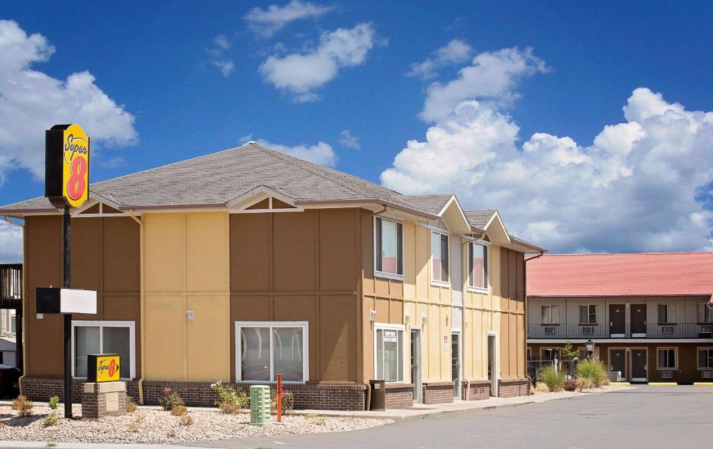 Super 8 by Wyndham Denver Central image