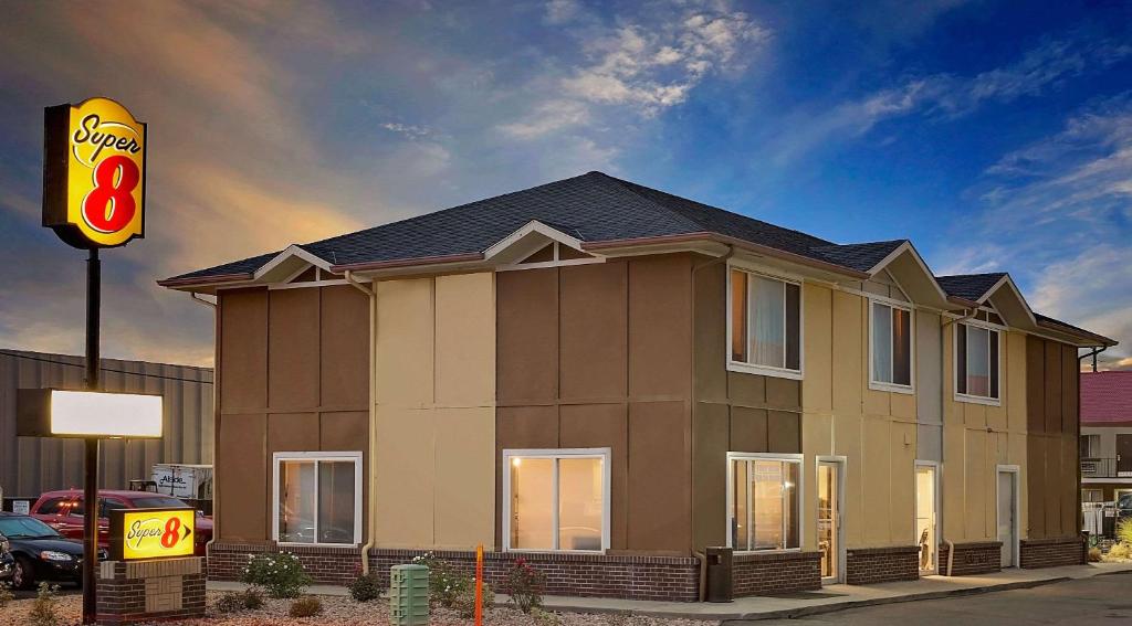 Super 8 by Wyndham Denver Central photo 1