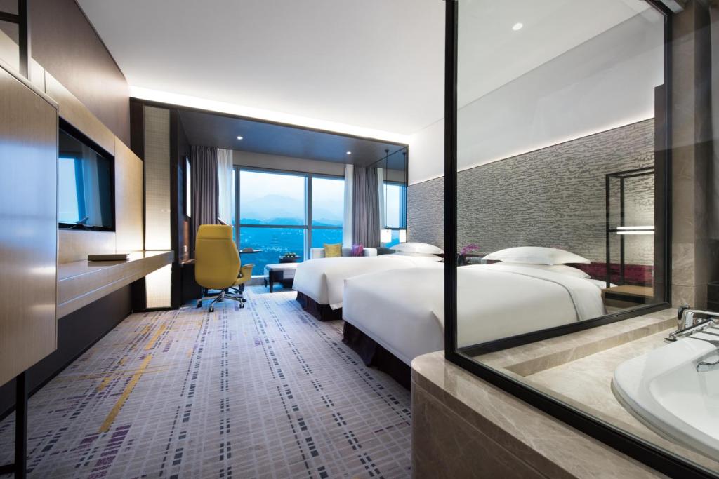 Crowne Plaza Baoji City Center, an IHG Hotel photo 2