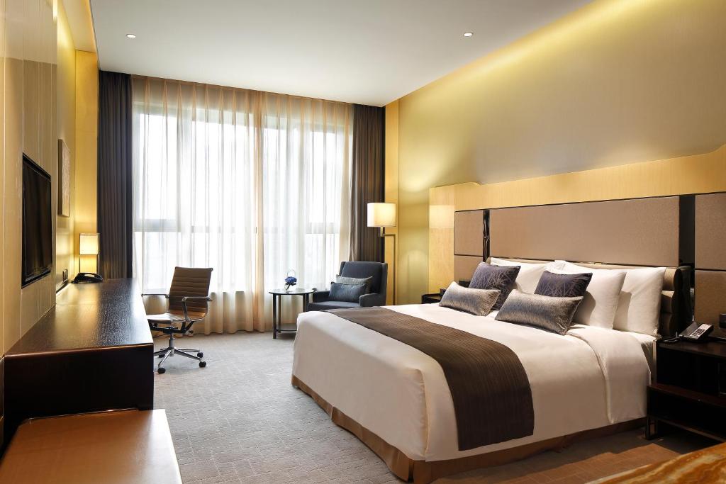 Двухместный (1 King Standard Lounge Access High Flr), Crowne Plaza Beijing Lido