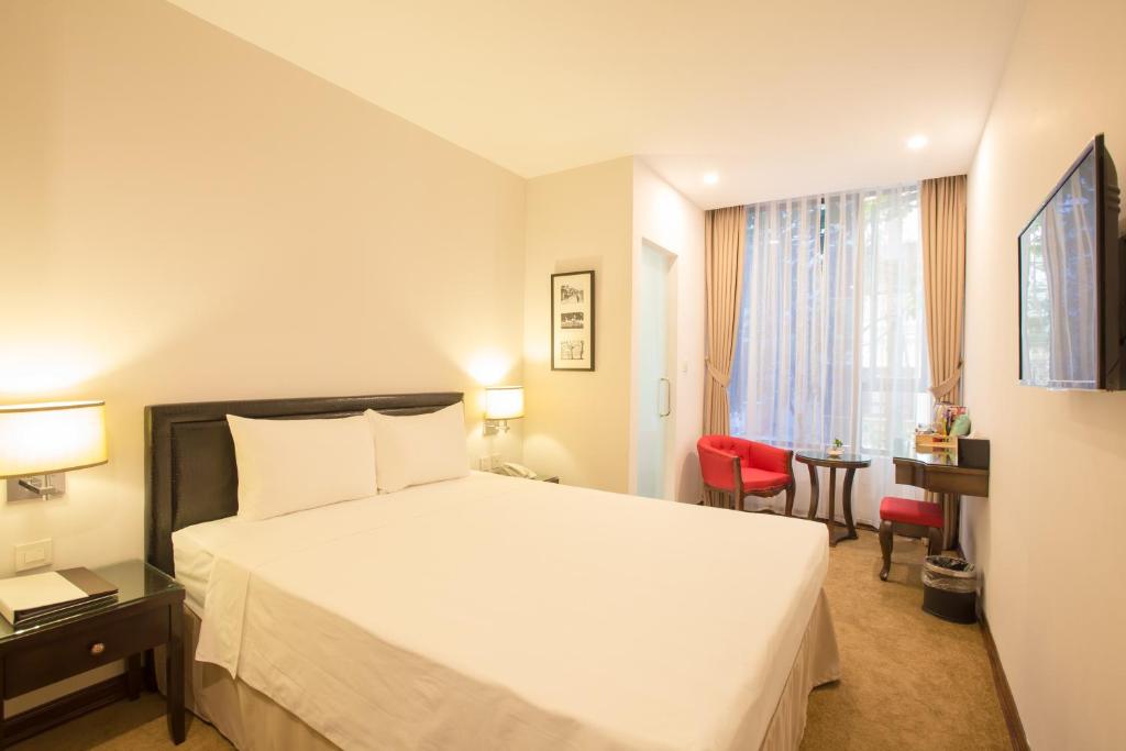 Двухместный (Улучшенный номер с кроватью размера «king-size»), Dinh Ami Hanoi Hotel