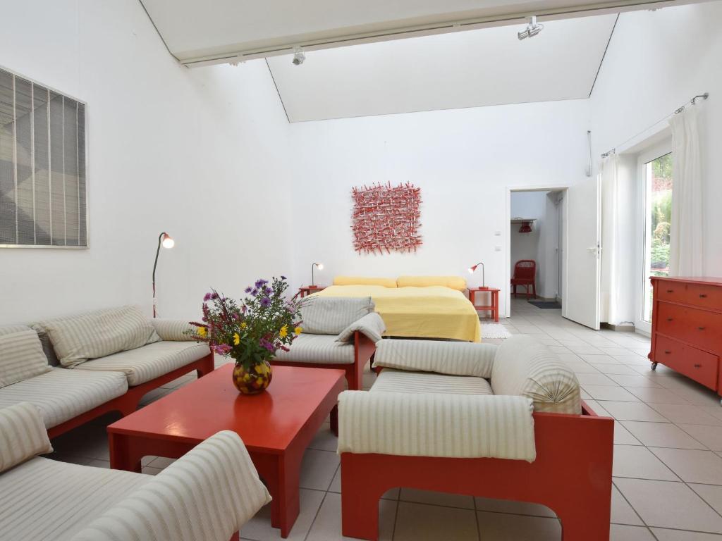 Spacious Holiday Home in K hlungsborn with Garden photo 1