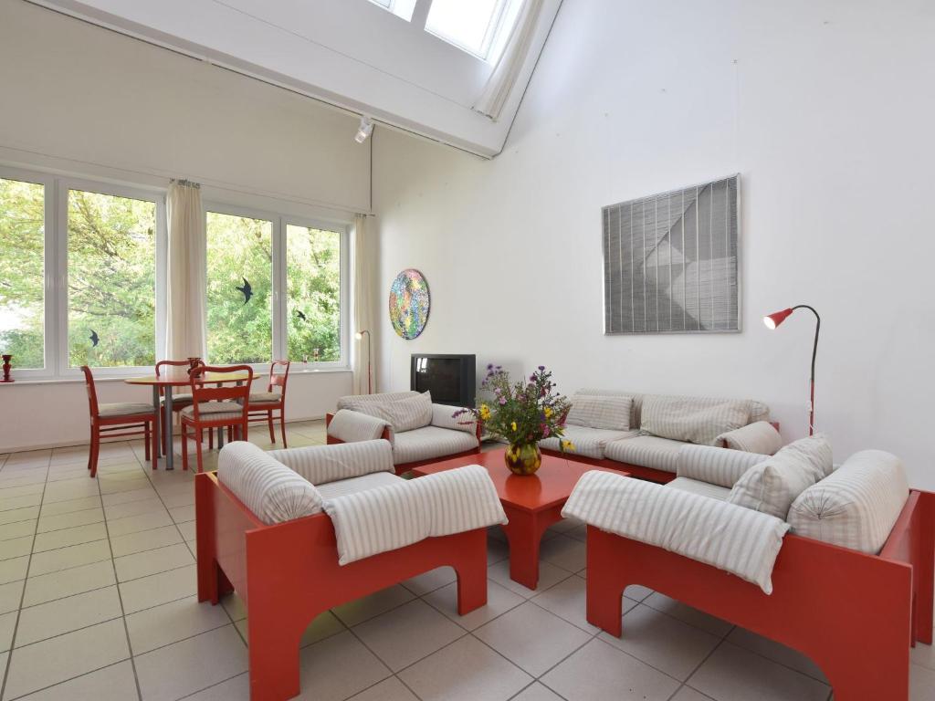Spacious Holiday Home in K hlungsborn with Garden