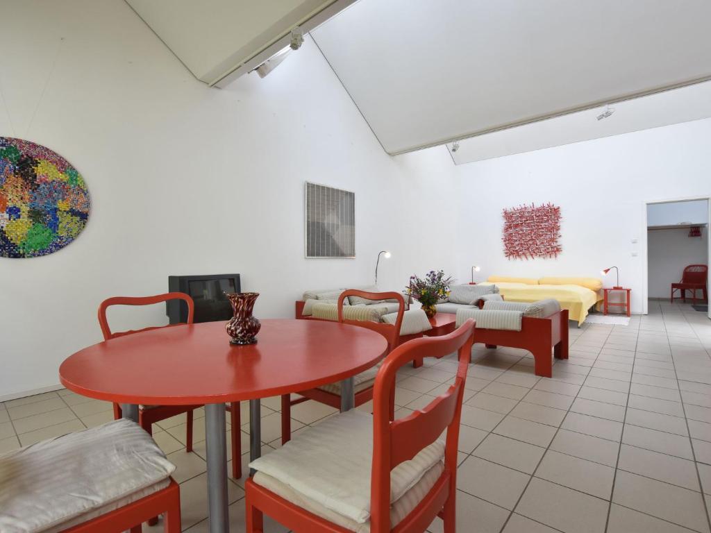 Spacious Holiday Home in K hlungsborn with Garden photo 3