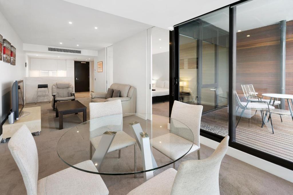 Edgewater 207 photo 1