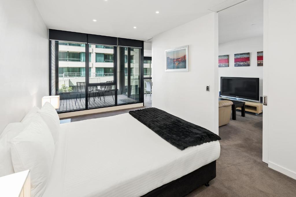 Edgewater 207 photo 2