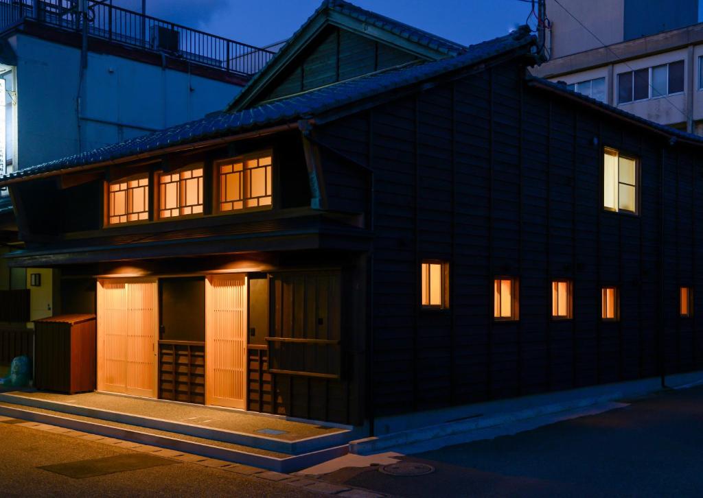 Tsumesyo Mikuni photo 1
