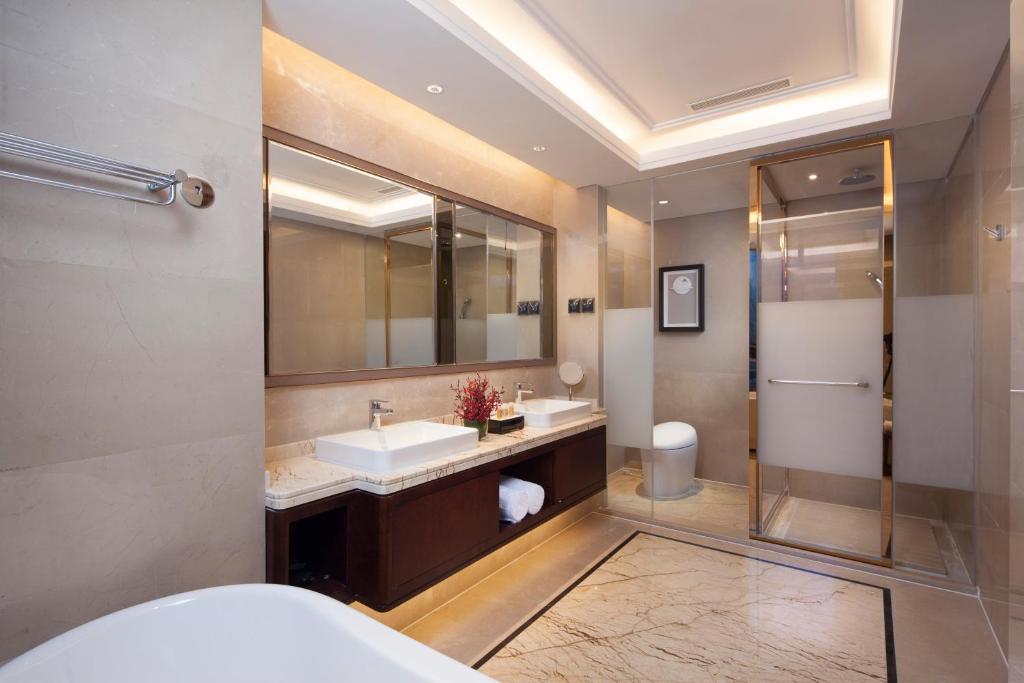 Сьюит (Суперлюкс), Ramada Jinan