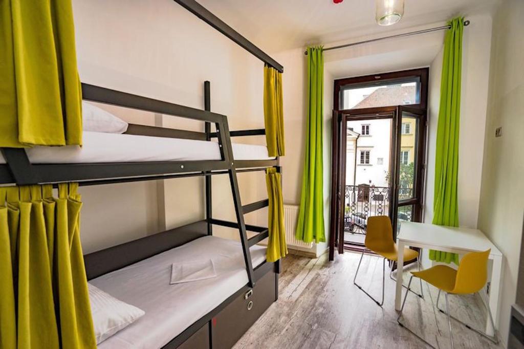 Семейный (Семейный номер с балконом), Oki Doki OLD TOWN Hostel