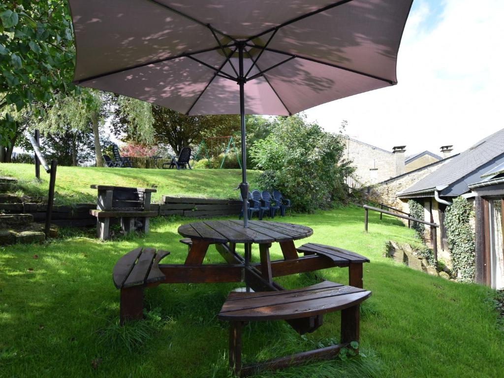 Cozy Cottage in Florenville with garden photo 3