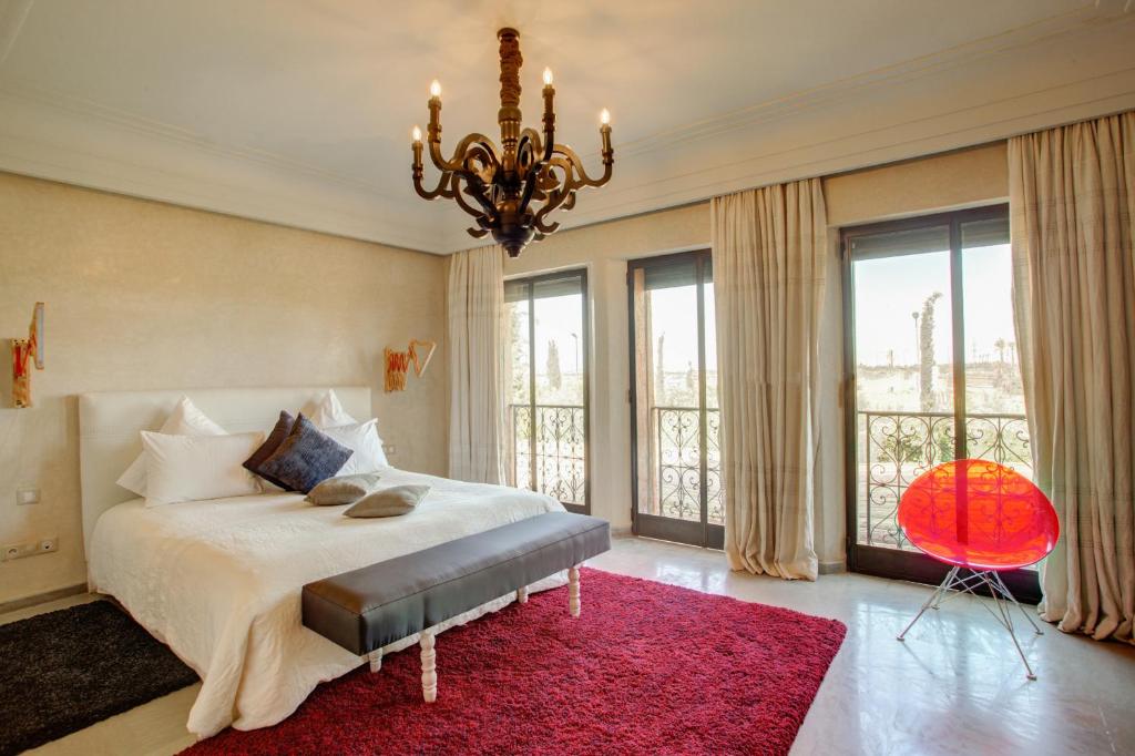 Villa YENMOZ en exclusivité avec piscine privée dans la Palmeraie photo 4