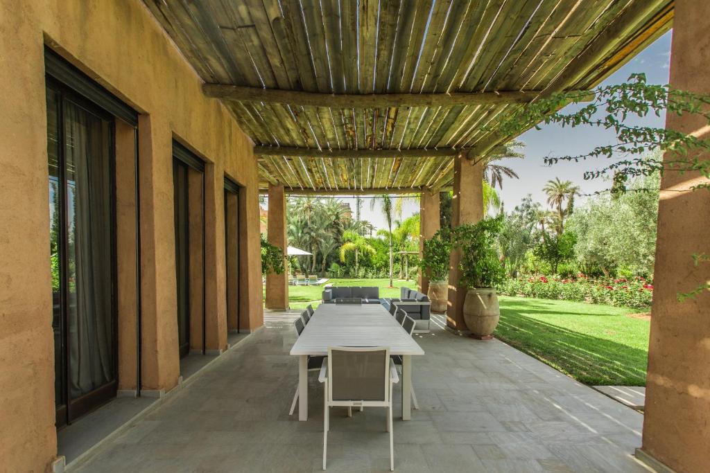 Villa YENMOZ en exclusivité avec piscine privée dans la Palmeraie photo 2