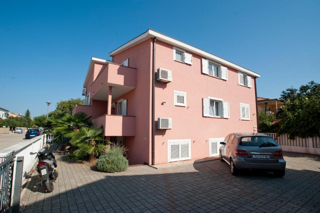 Apartments Maric with parking photo 1