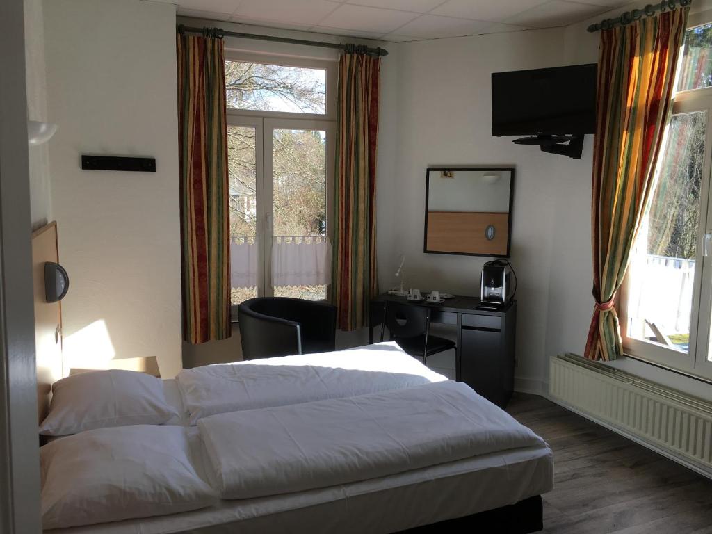 Parkhotel Villa des Effats Vielsalm - Tap to explore photos