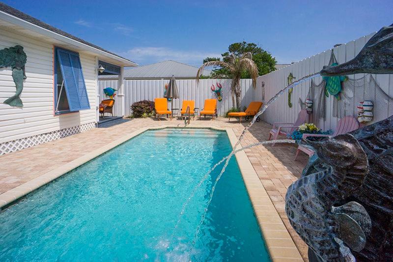 Castaway Cottage image