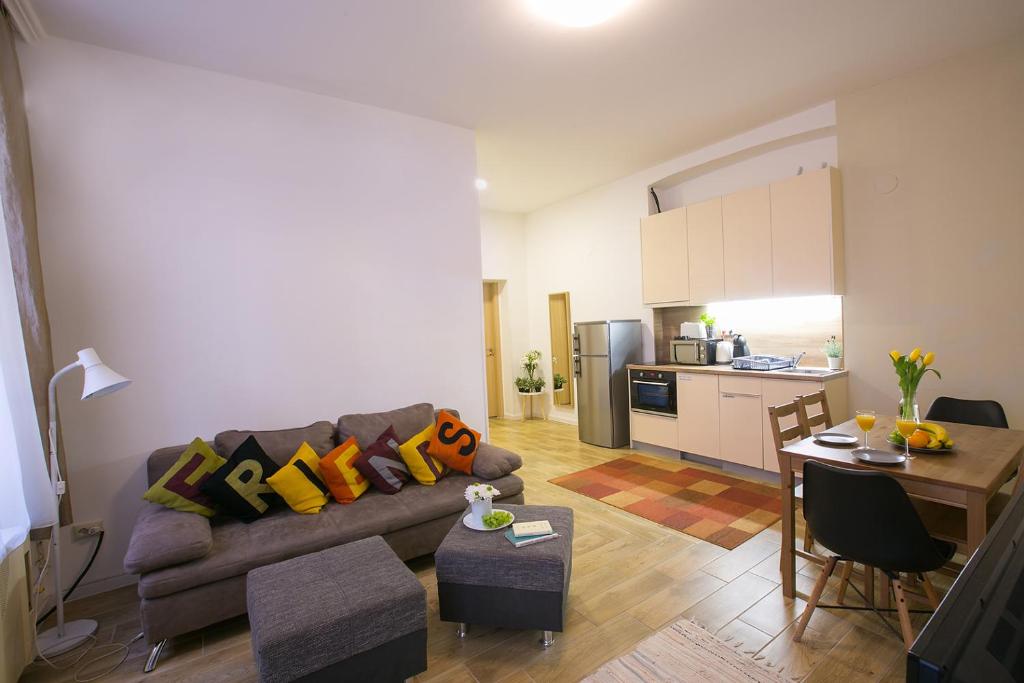 Апартаменты (Улучшенные апартаменты с 2 спальнями), Friends Hostel & Apartments