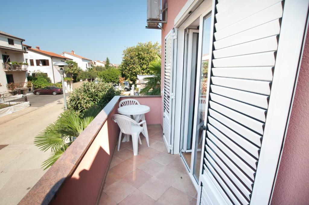 Apartments Maric with parking photo 3