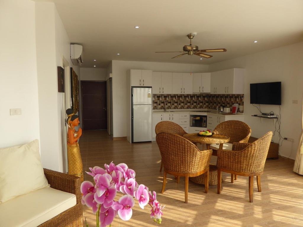 The Orchid Beach Resort @ VIP Chain Resort photo 2