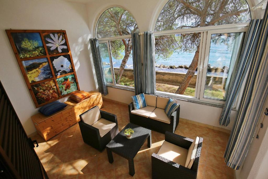 SeaFront Beach Apartment - DIRECTLY AT THE BEACH photo 4