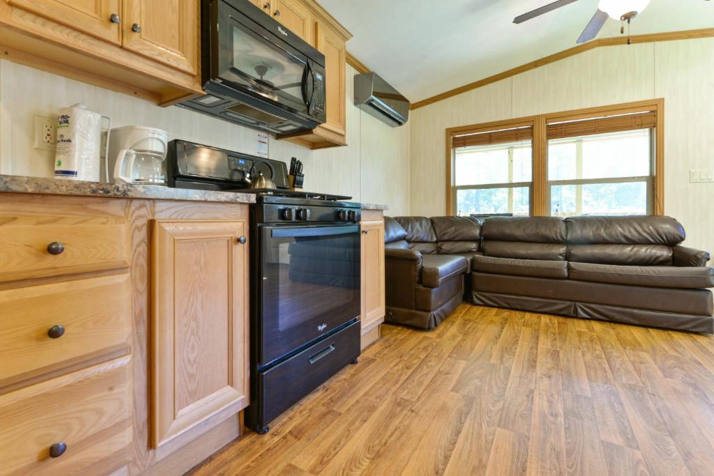 Rondout Valley Camping Resort Deluxe Park Model 3 image
