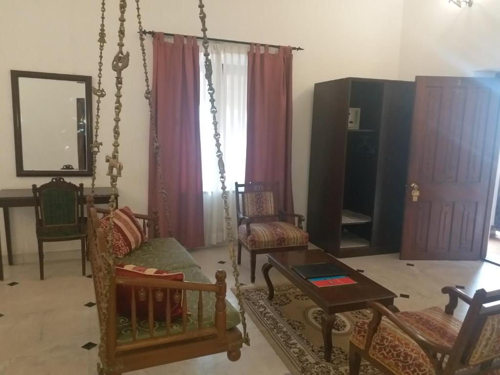 Сьюит (Роскошный люкс), Jayamahal Palace Hotel