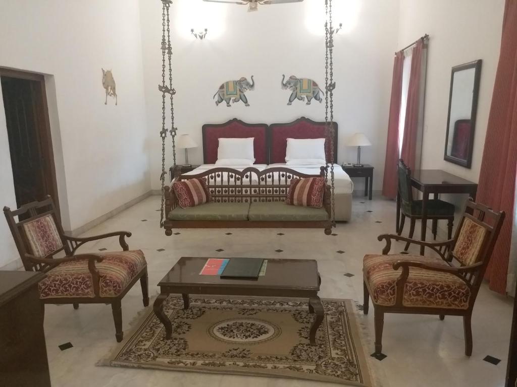 Сьюит (Роскошный люкс), Jayamahal Palace Hotel