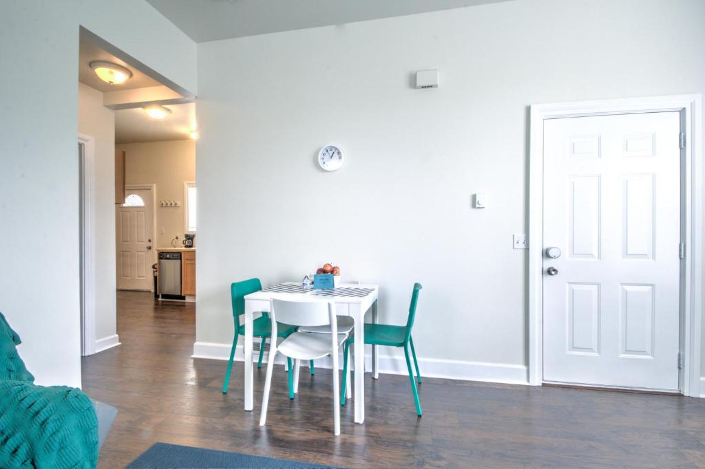 Cozy 2 bdr Apt at heart of Capitol Hill - Apt A photo 2