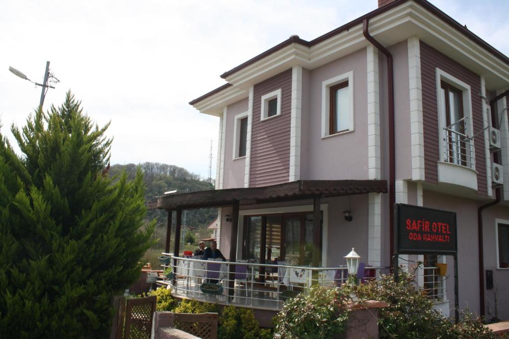 Sapphire Hotel, Sile