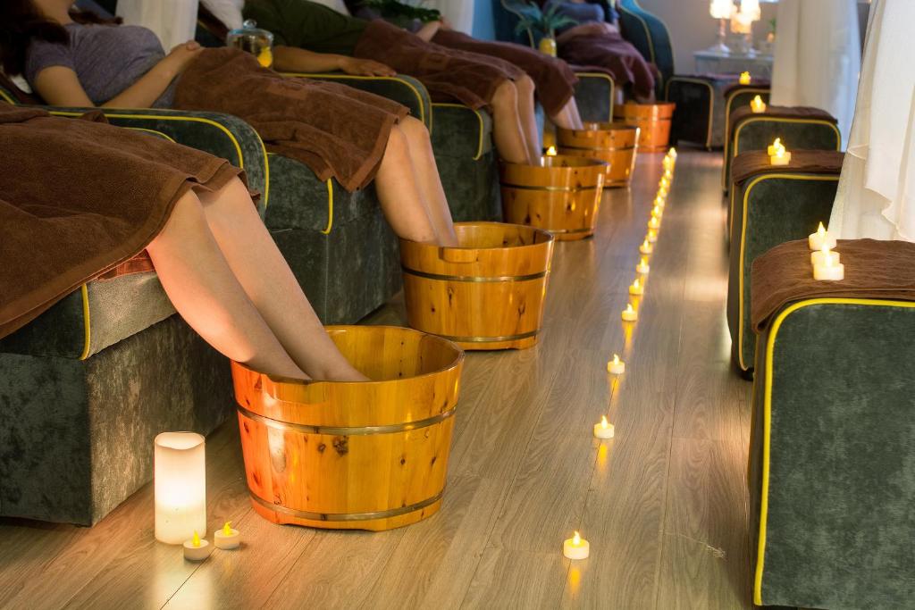 Khách sạn Happy Day