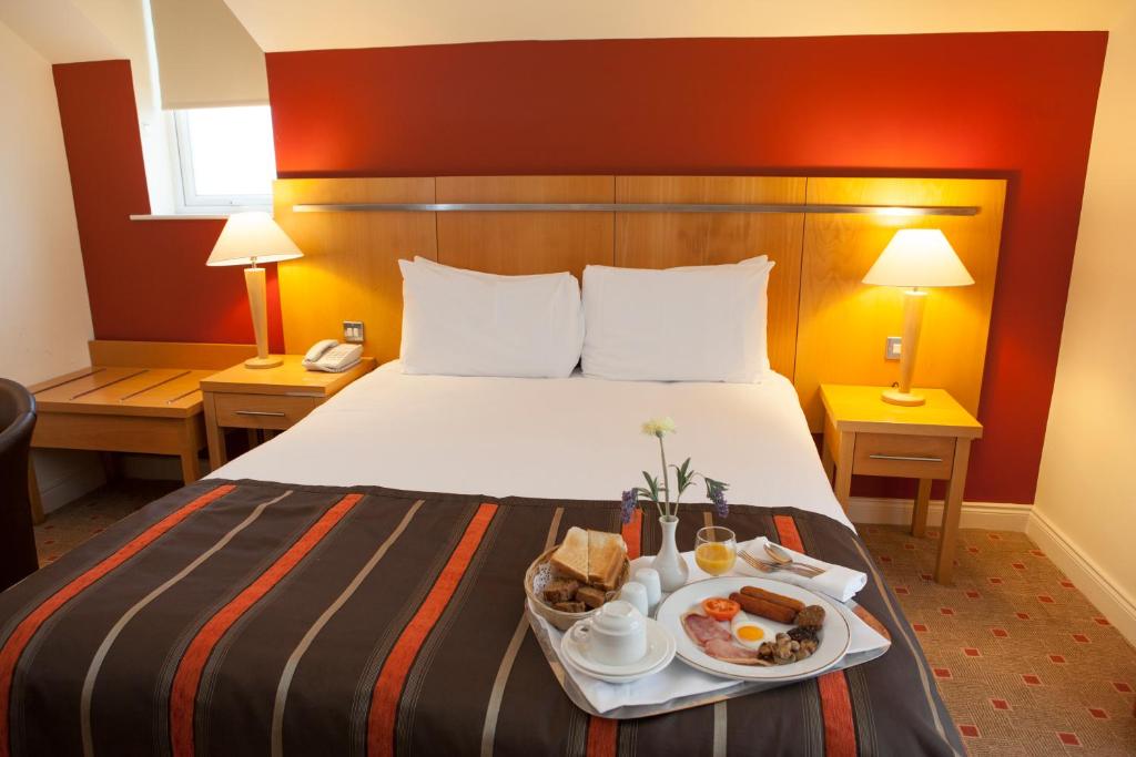 Lahinch Coast Hotel & Suites - Tap to explore photos