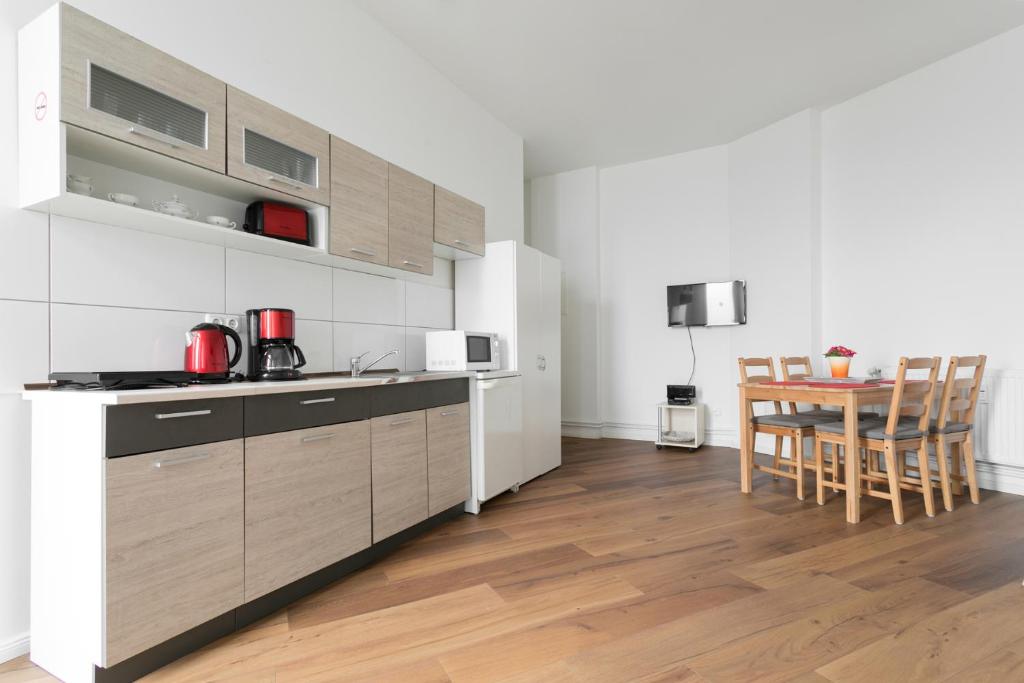 City Studio Apartment for 4, near Sonnenallee photo 1