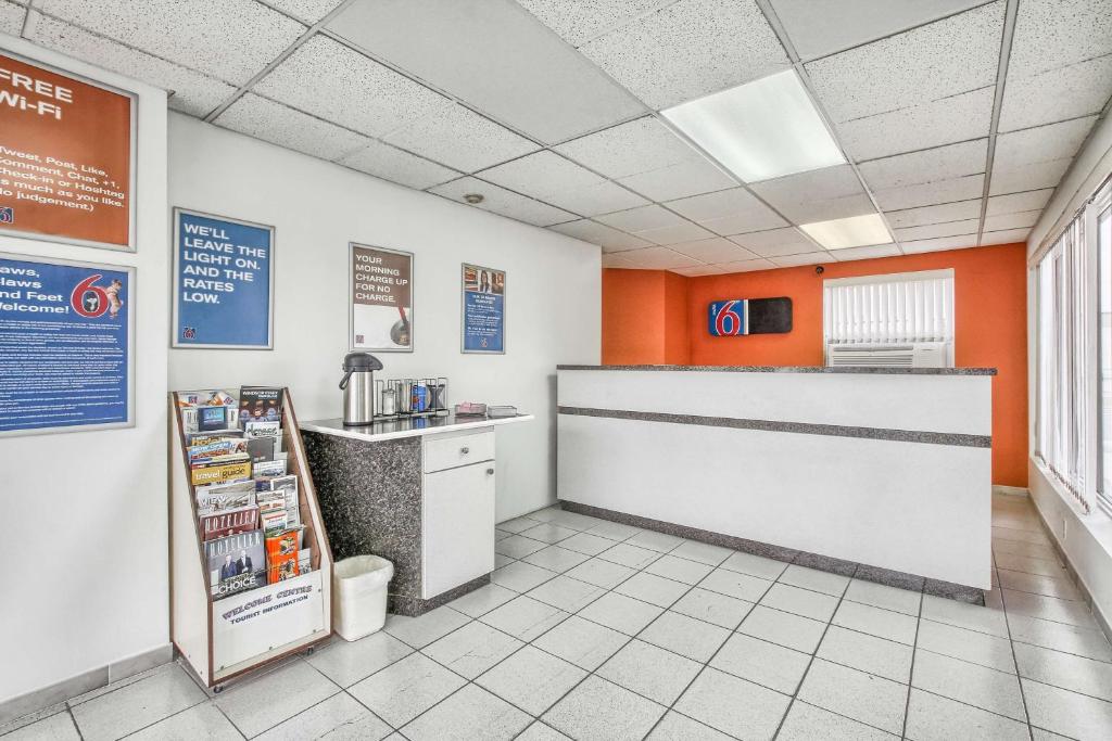 Motel 6-Windsor, ON photo 4