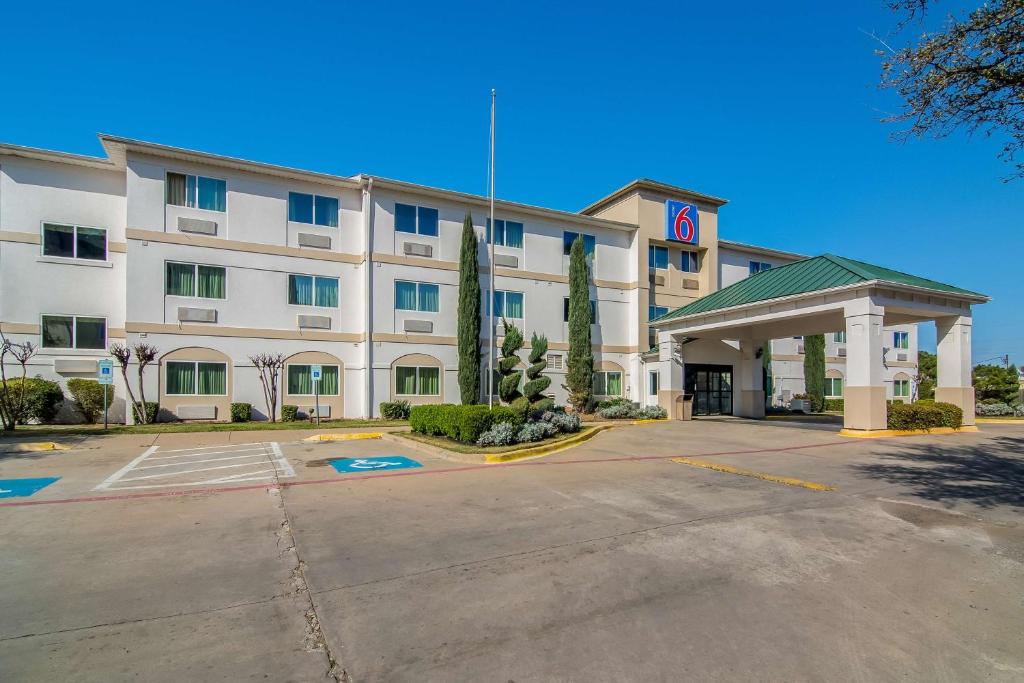 Motel 6-Dallas, TX - North - Richardson photo 1