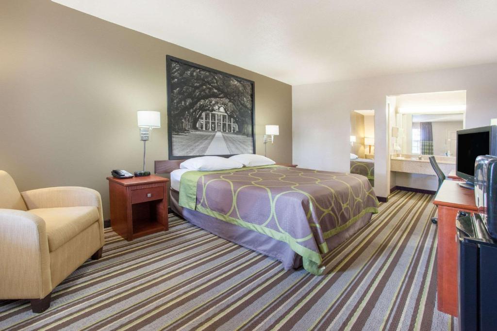 Super 8 by Wyndham Monroe West image