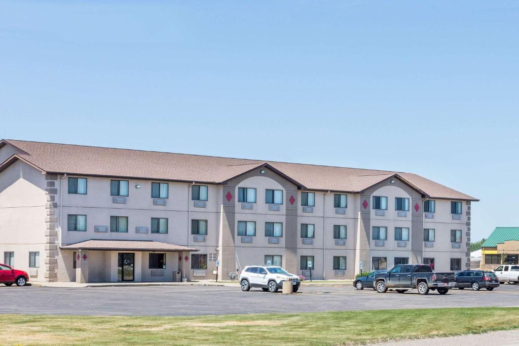 Super 8 by Wyndham Sioux City South image